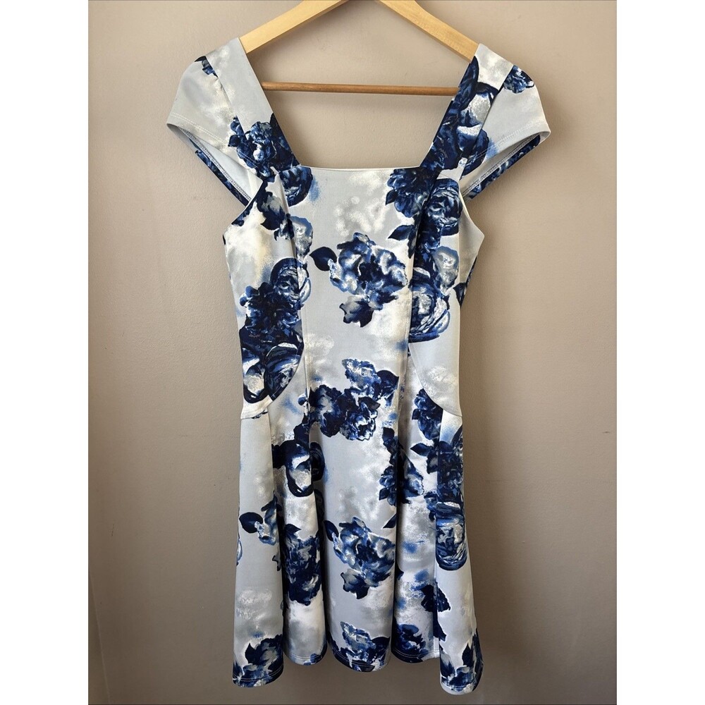BCBGeneration Dress Womens 6 White Blue Floral Mini Square Neck NWT